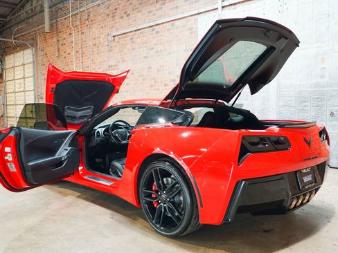 Used 2019 Chevrolet Corvette Stingray Coupe w/ Battery Protection Package RWD image 29