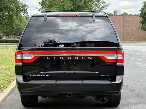 Used 2015 Lincoln Navigator 4WD image 5