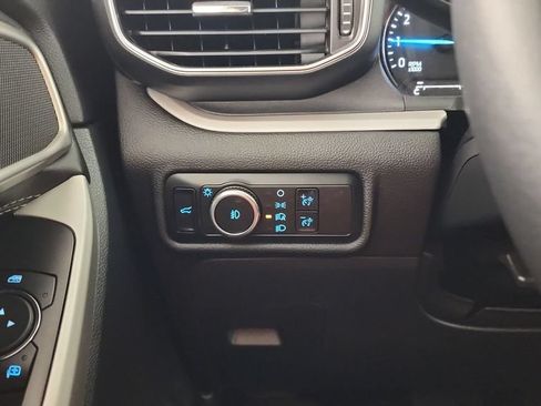Used 2023 Ford Explorer XLT w/ Equipment Group 202A AWD/4WD image 22