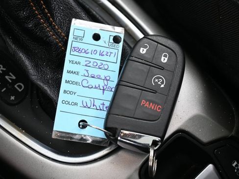 Used 2020 Jeep Compass Latitude FWD image 30