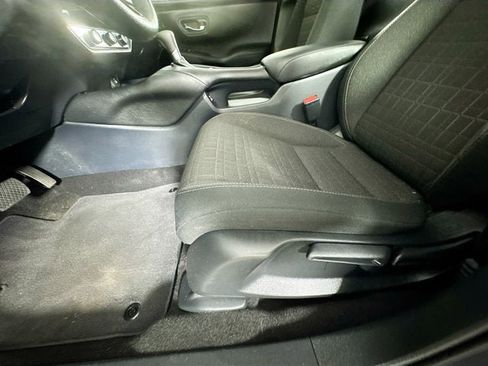 Used 2023 Honda HR-V LX image 17