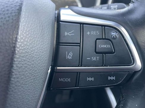 Used 2021 Toyota Highlander XLE image 34