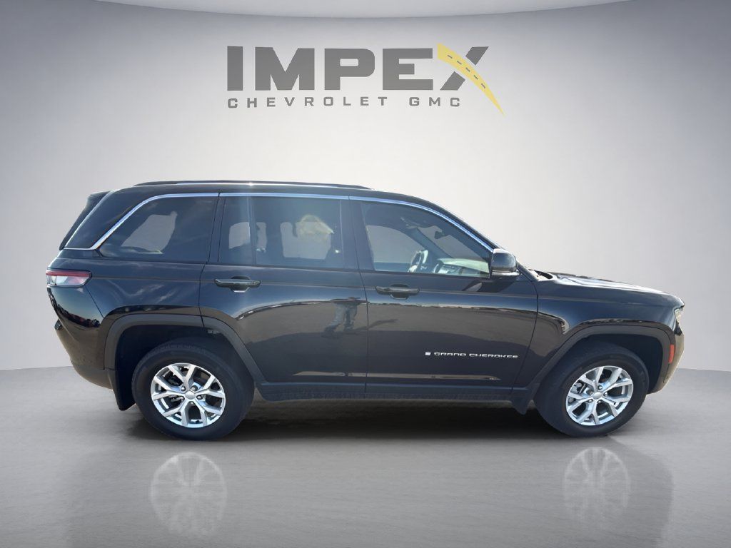 Used 2023 Jeep Grand Cherokee Limited w/ Luxury Tech Group II AWD/4WD image 6