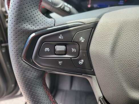 Used 2026 Chevrolet Trax RS w/ Sunroof Package FWD image 23