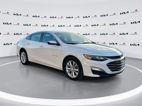 Used 2025 Chevrolet Malibu LT image 1