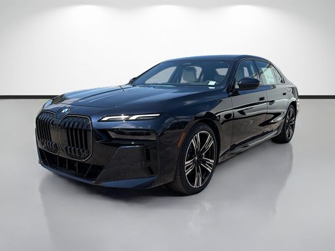 New 2026 BMW 740i w/ Premium Package RWD image 7