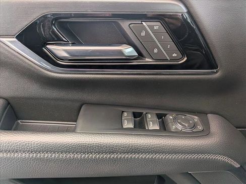 Used 2025 GMC Yukon Denali AWD/4WD image 14