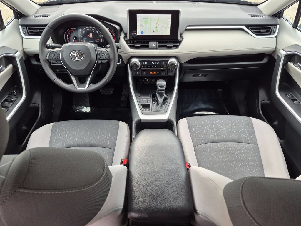 Used 2023 Toyota RAV4 XLE w/ Convenience Package AWD/4WD image 4
