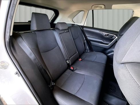 Used 2021 Toyota RAV4 LE FWD image 19