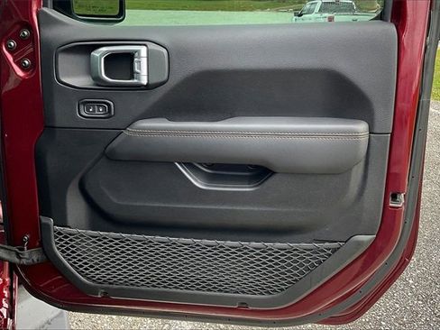 Used 2021 Jeep Gladiator Overland image 23