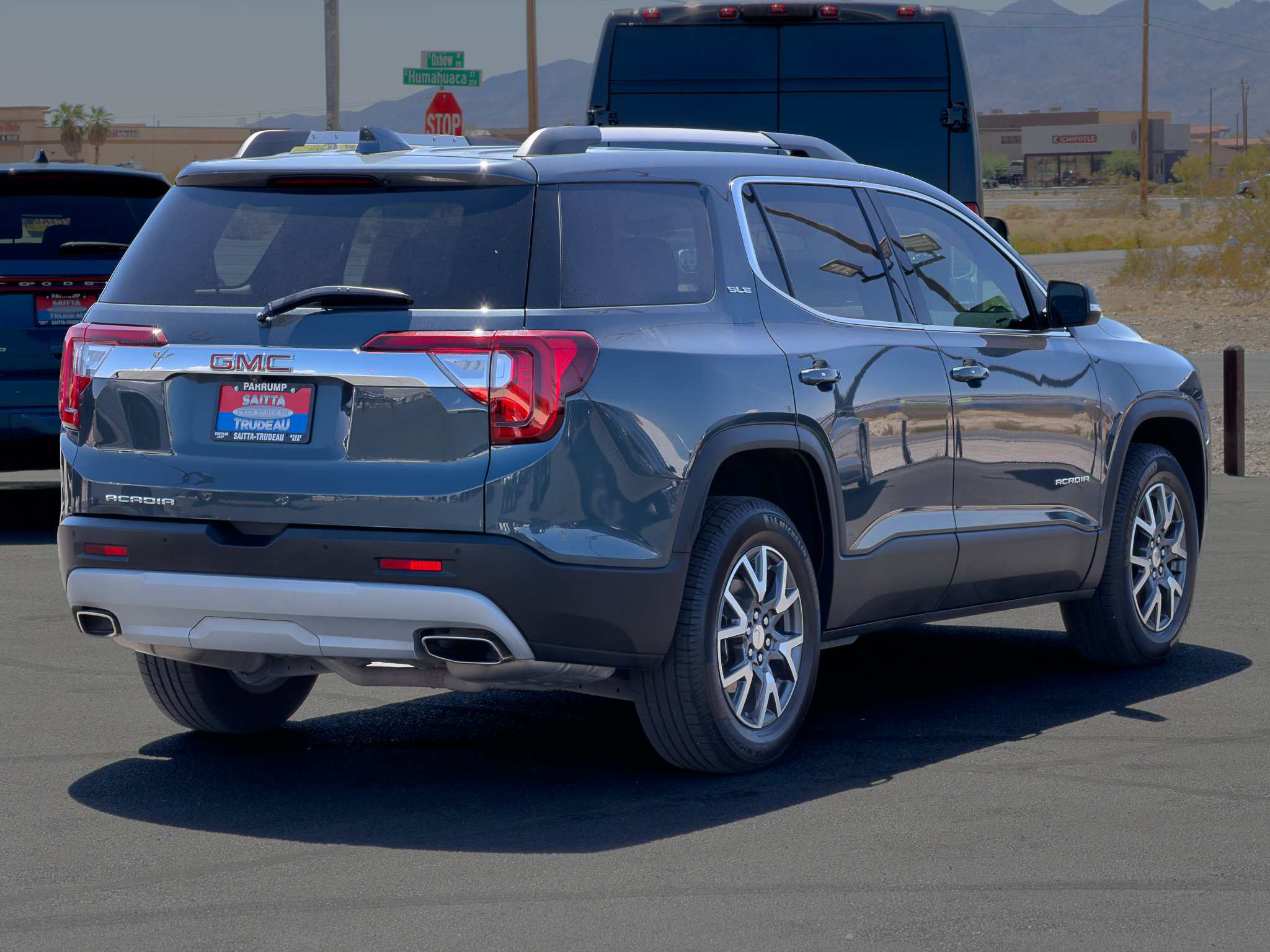 Used 2020 GMC Acadia SLE w/ Driver Convenience Package FWD image 5