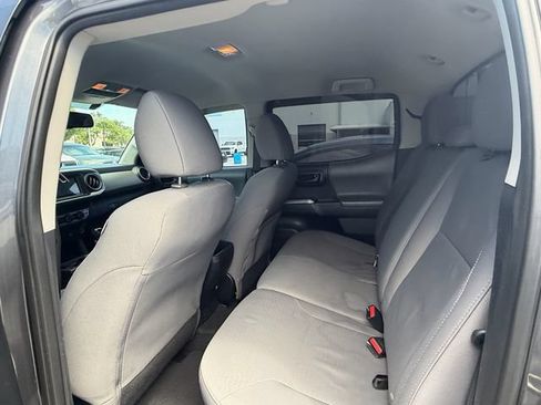 Used 2017 Toyota Tacoma SR5 w/ Tow Package RWD image 8
