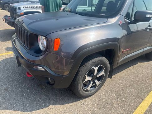 Used 2019 Jeep Renegade Trailhawk w/ Cold Weather Group II AWD/4WD image 3