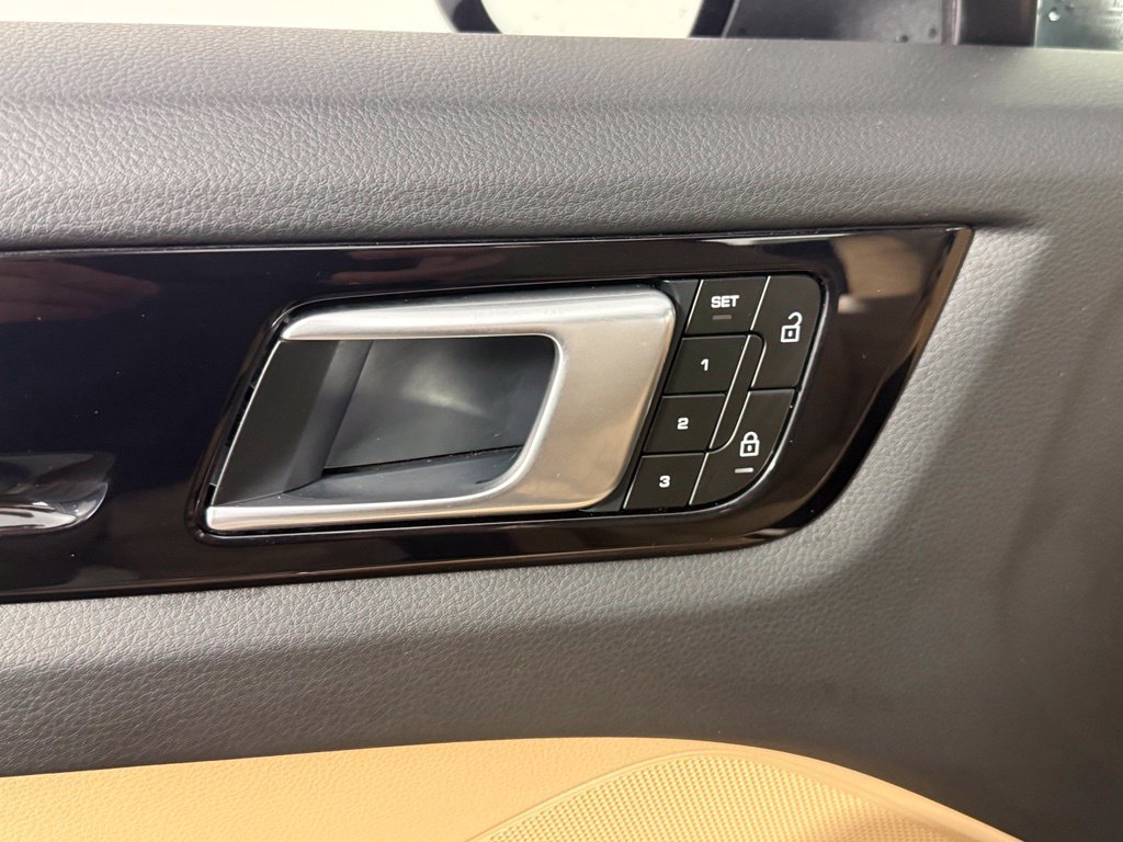 Certified 2023 Porsche Cayenne AWD/4WD image 24