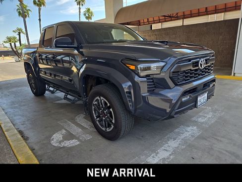 Used 2025 Toyota Tacoma TRD Sport RWD image 3
