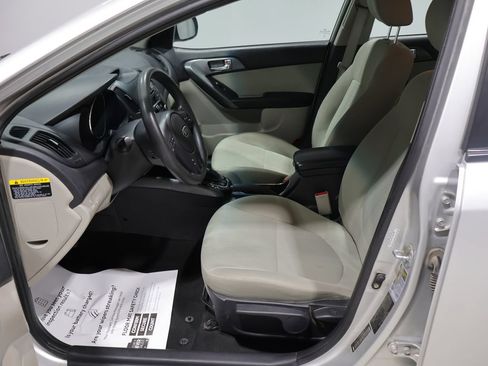 Used 2013 Kia Forte EX w/ Premium Pkg FWD image 9