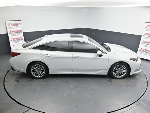 Used 2022 Toyota Avalon Limited image 35