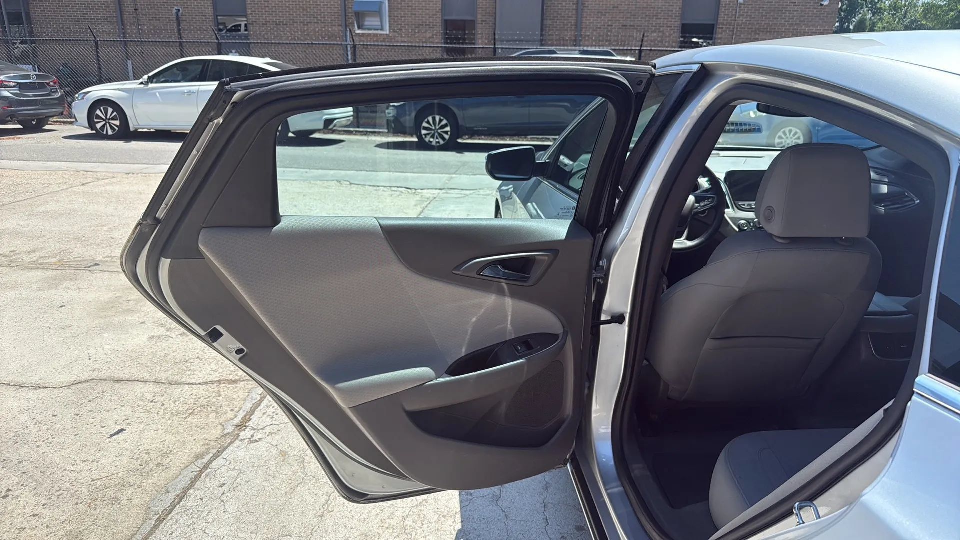 Used 2017 Chevrolet Malibu LT FWD image 17