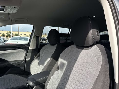 Certified 2025 Volkswagen Tiguan S w/ 18" Wheel Package image 16