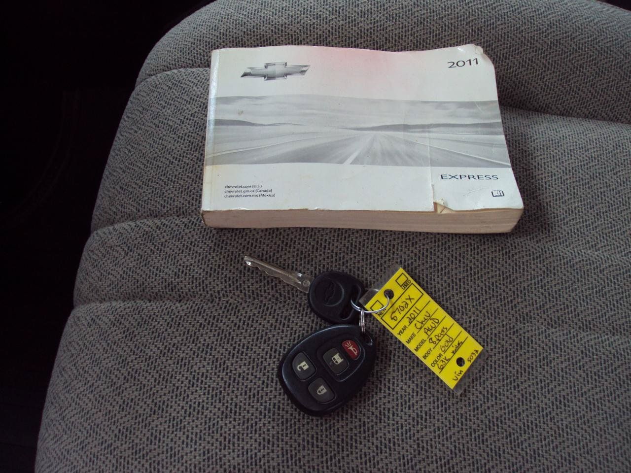 Used 2011 Chevrolet Express 1500 LT w/ LT Preferred Equipment Group AWD/4WD image 27