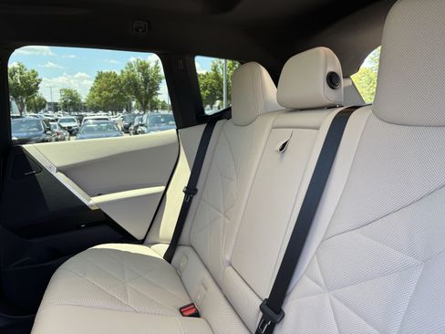 Used 2024 BMW iX xDrive50 w/ Convenience Package AWD/4WD image 30