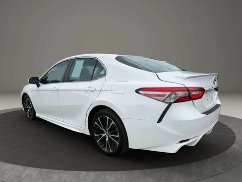 Used 2018 Toyota Camry SE w/ Moonroof Package FWD image 7