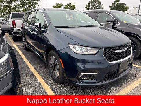 Used 2023 Chrysler Pacifica Limited FWD image 7
