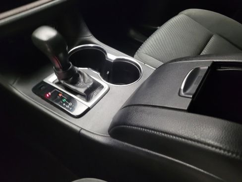 Used 2019 Toyota Highlander LE image 26