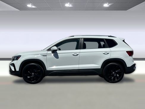 Used 2024 Volkswagen Taos SE w/ Black Wheel Plus Package AWD/4WD image 2