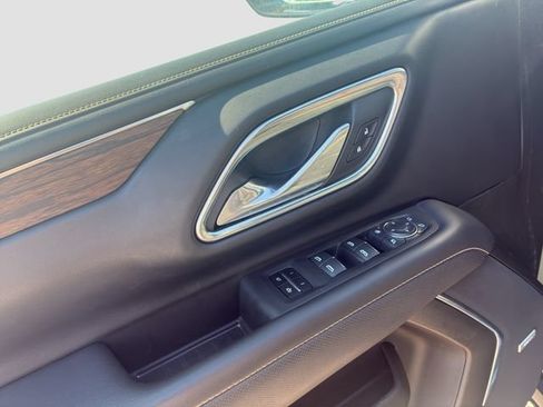 Used 2023 Chevrolet Suburban Premier AWD/4WD image 17