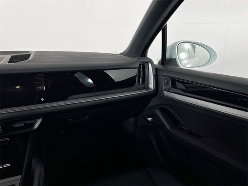 New 2026 Porsche Cayenne Base image 26