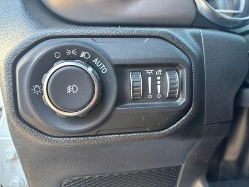 Used 2022 Jeep Wrangler Unlimited Sport image 16