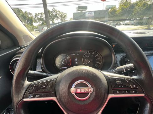 Used 2022 Nissan Kicks SV image 14