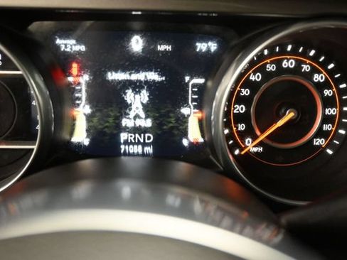 Used 2018 Jeep Wrangler Unlimited Sahara AWD/4WD image 9