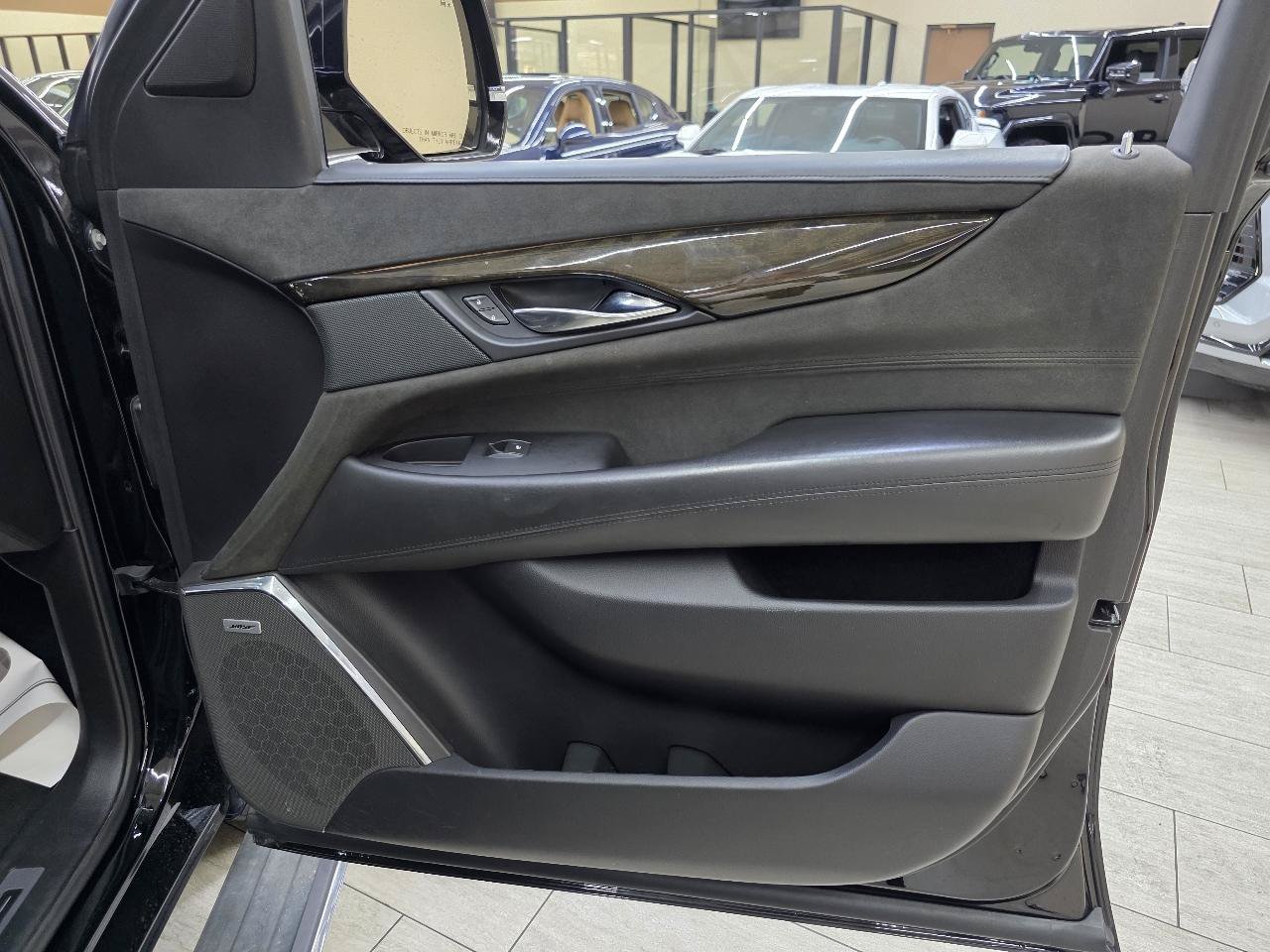 Used 2018 Cadillac Escalade ESV Platinum AWD/4WD image 43