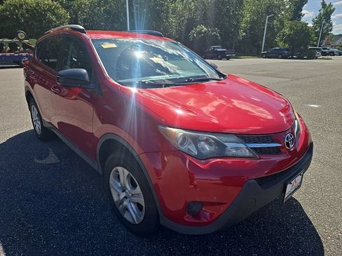 Used 2014 Toyota RAV4 LE AWD/4WD image 3