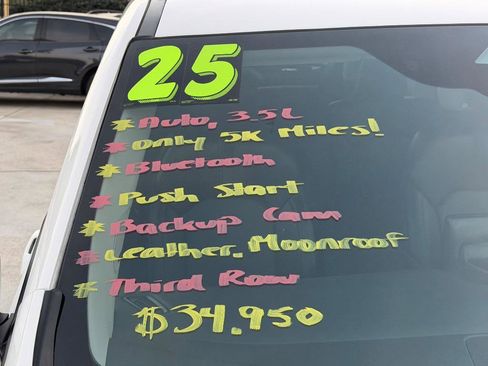 Used 2025 Honda Pilot Touring image 2