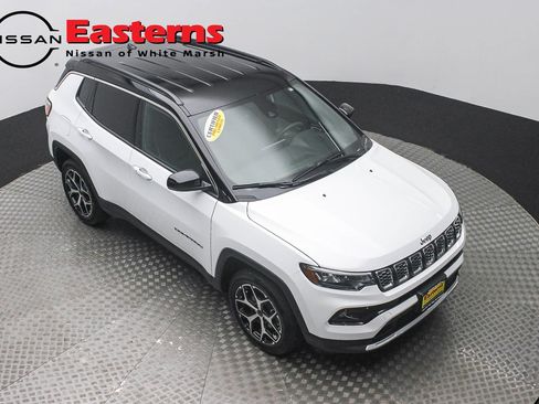 Used 2025 Jeep Compass Limited AWD/4WD image 3