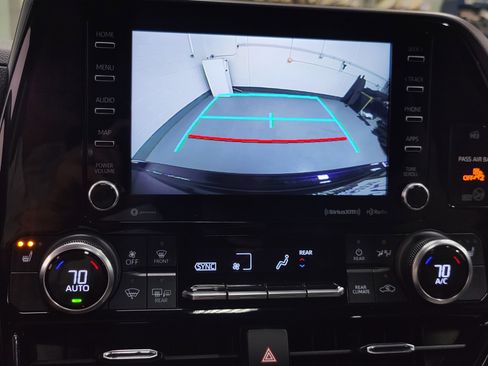 Used 2022 Toyota Highlander XLE image 24