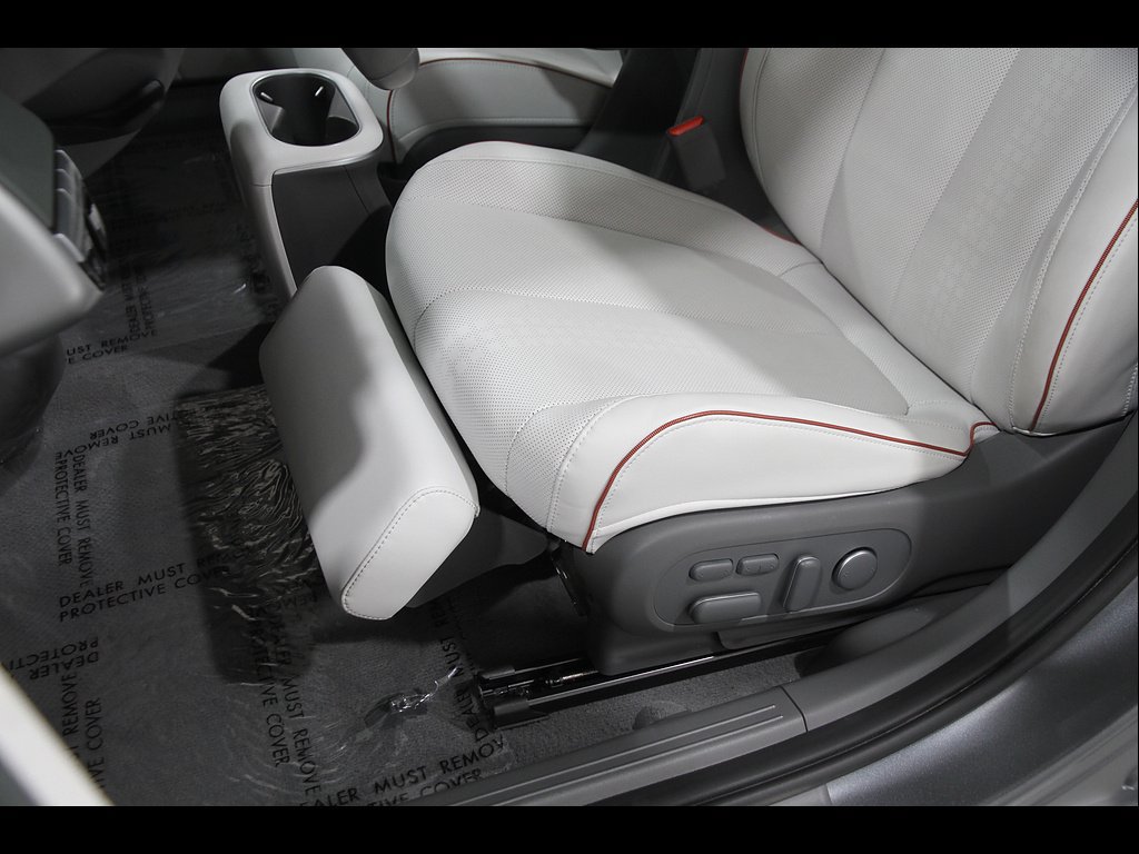 Certified 2024 Hyundai Ioniq 5 Limited AWD/4WD image 6