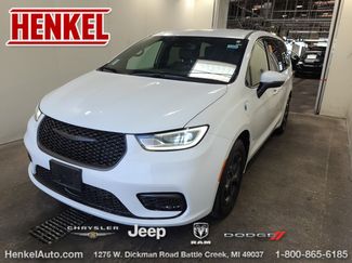 Used 2023 Chrysler Pacifica Touring-L w/ S Appearance Package FWD video 1