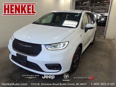 Used 2023 Chrysler Pacifica Touring-L w/ S Appearance Package
