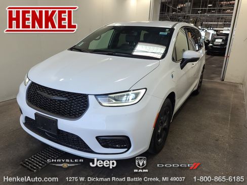 Used 2023 Chrysler Pacifica Touring-L w/ S Appearance Package FWD image 1