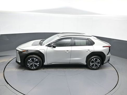 Used 2023 Toyota bZ4X XLE w/ Weather Package image 41