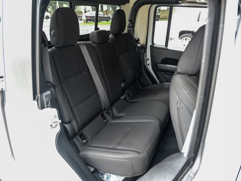 Used 2022 Jeep Gladiator Sport AWD/4WD image 47