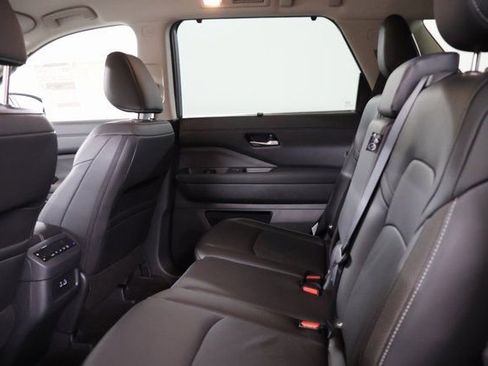 New 2025 Nissan Pathfinder SL w/ Black Appearance Package image 28