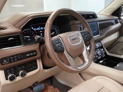 Used 2021 GMC Yukon XL Denali w/ Denali Premium Package AWD/4WD image 7