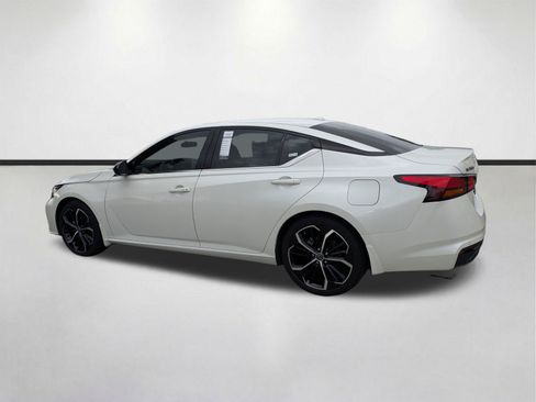 Used 2024 Nissan Altima 2.5 SR w/ SR Premium Package FWD image 7