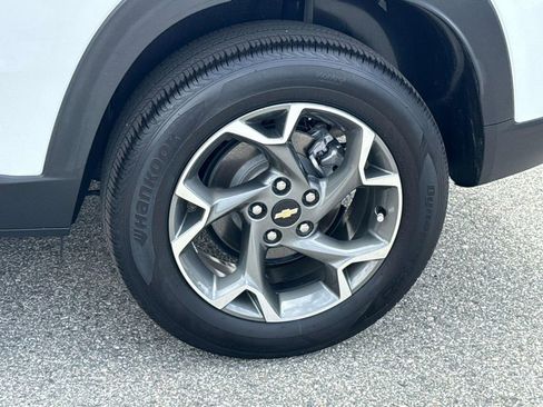 Used 2025 Chevrolet Trax LT FWD image 30