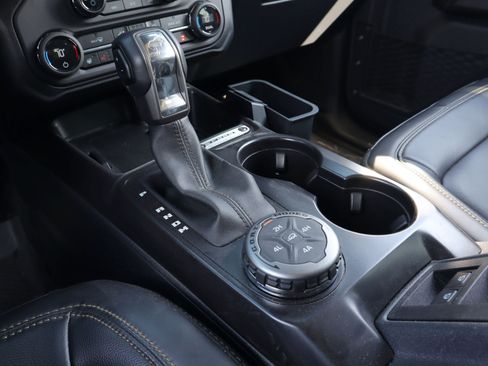 Used 2025 Ford Bronco Badlands image 15